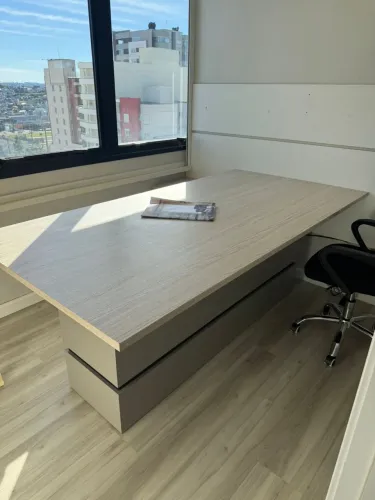 Vendo mesa de reunião