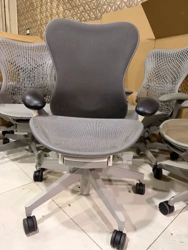 Cadeira herman miller butterfly cinza com branca super nova