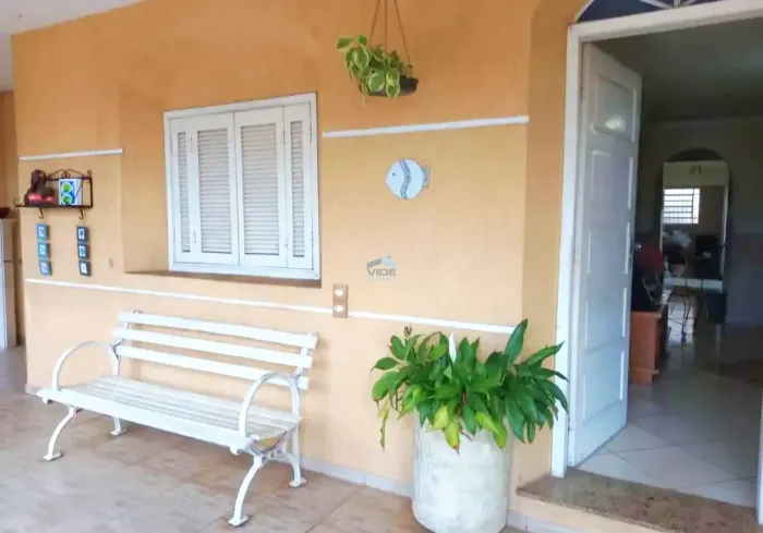 Casa à venda na Vila Nova Teixeira em Campinas - SP: 3 quartos, suíte, quintal e 2 vagas d