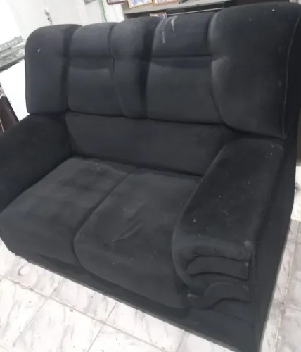 Sofá dois lugares preto grande