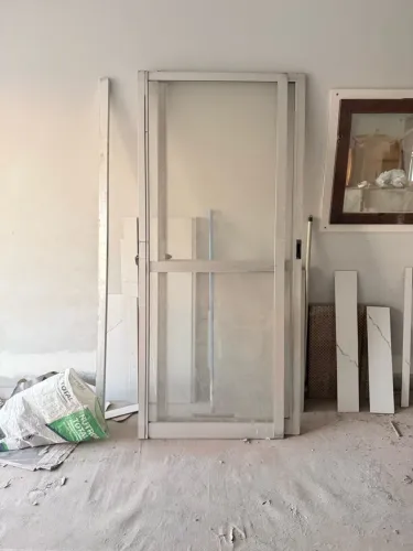 Porta de alumínio e vidro