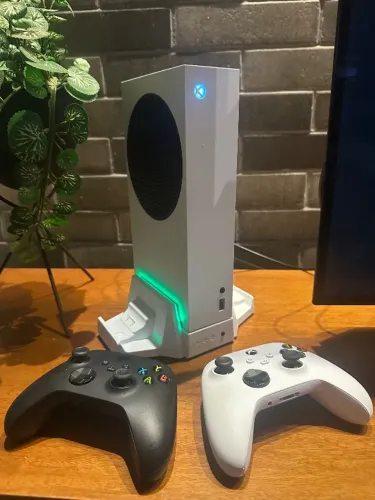 Xbox Séries S + 2 controles + Base