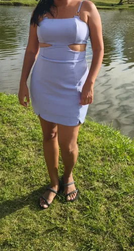 Vendo, vestido, tamanho M, zíper nas costas, 20 reais.