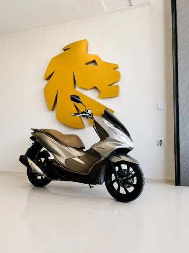 Honda PCX 2022 Prata - Conforto, economia e estilo!