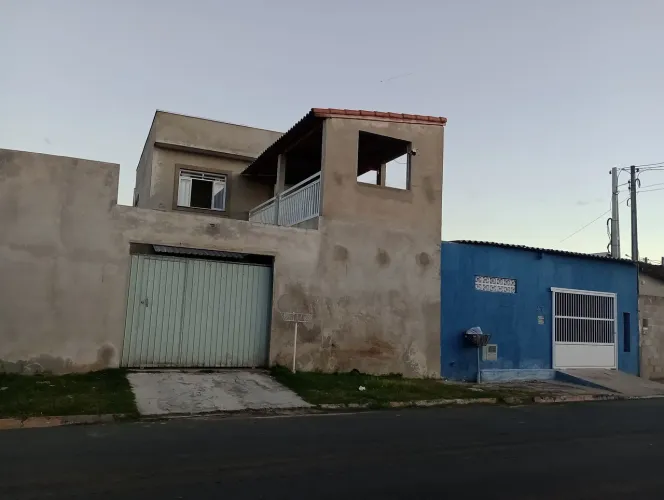 Vendo duas casas com um ponto comercial 