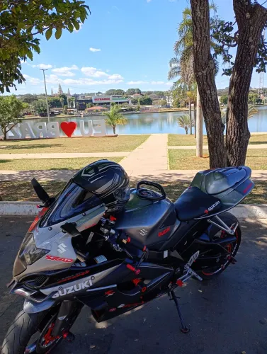 Vendo ou troco GSXR srad 1000 2007