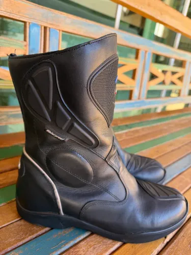 Capacete LS2 sem uso/Jaqueta TUTO/Bota Mondeo/ Capa Europa Alba