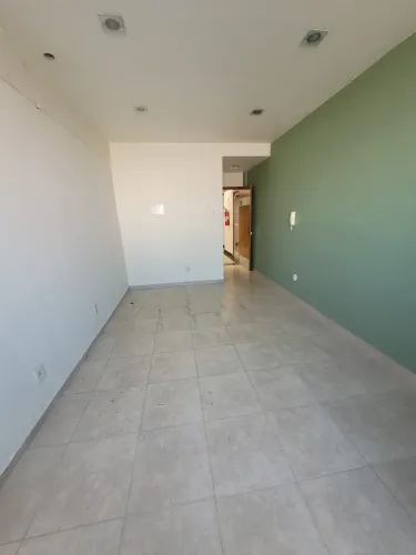 Sala para aluguel com 22 metros quadrados em Rocha Miranda, Rua dos Topázios - Rio de Jane