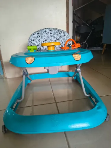 andador de bebê