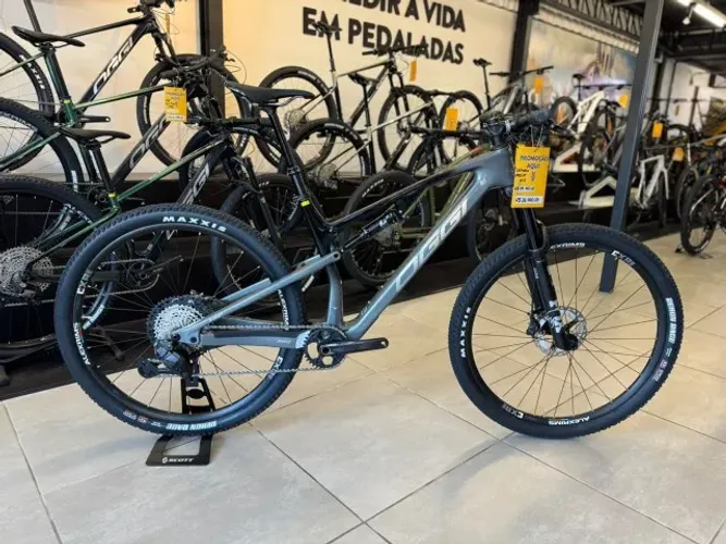 Bicicleta Oggi Agile Pro XT Di2 2026 Carbono Tamanho M-17" L-19"