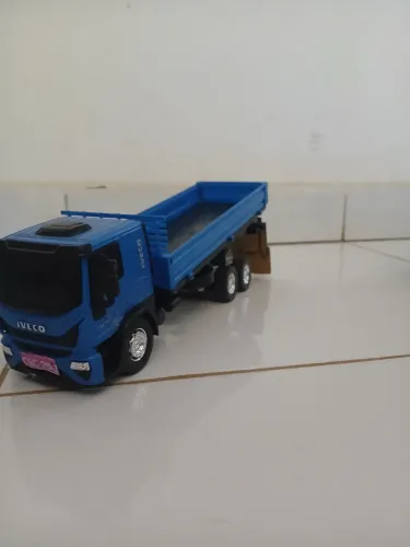 Miniatura caminhao iveco tector