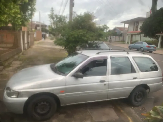 Ford Escort GL 1.8i 16V 4P 2000