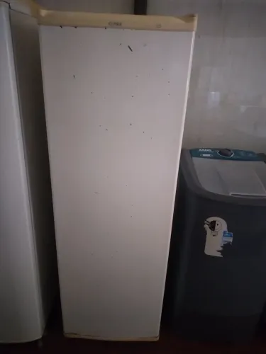vendo essa geladeira original entrgo * 400