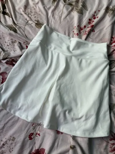 short saia branco de academia