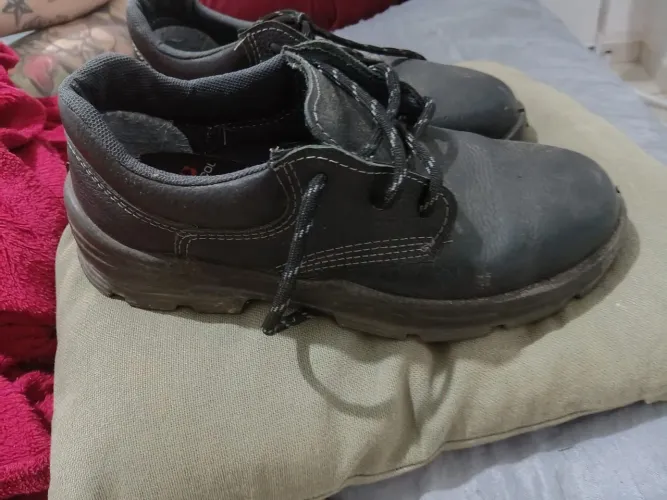 Bota epi confortável semi nova