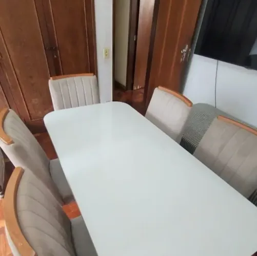 MESA DE JANTAR COM CADEIRAS