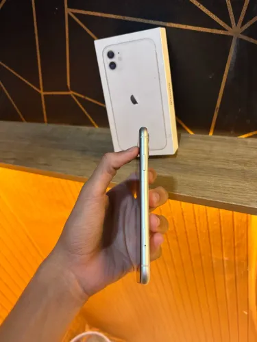 iPhone 11 64gb ? branco
