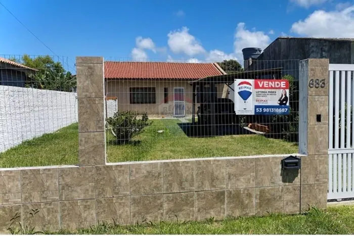 Casa de terreno inteiro, financiável em um valor que cabe no seu bolso na Praia do Cassino
