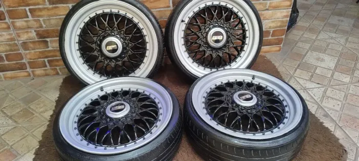 ARO 17 BBS MUTIFUROS COM PNEUS PERFIL BAIXO 