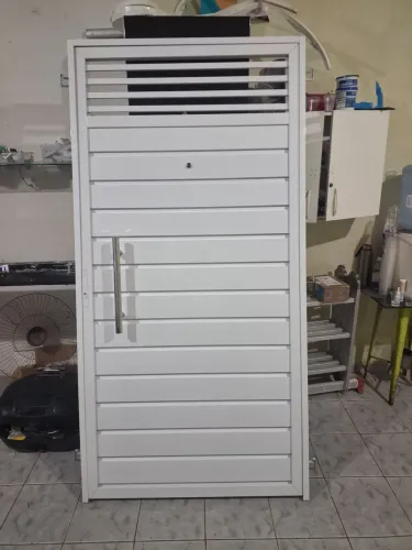 Porta de Alumínio 100x210?