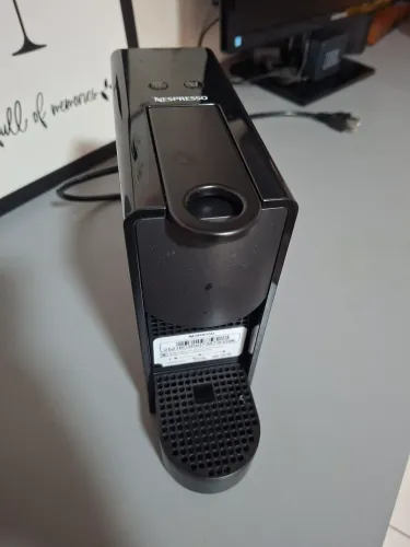 Cafeteira Espresso Nespresso Essenza Mini Preta