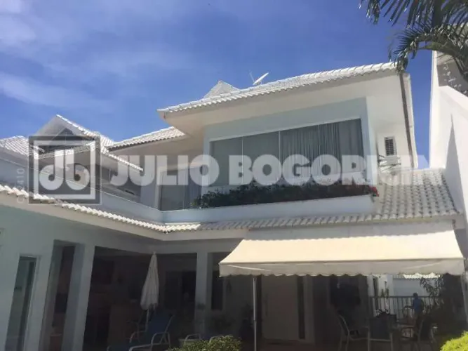 Casa em Condomínio : Triplex / Residencial / Barra da Tijuca
