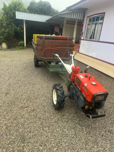 Tobatta 13 cv com carretinha traçada