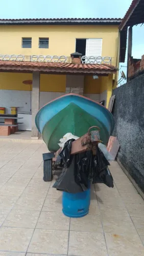 Barco de fibra com carretinha 1.900