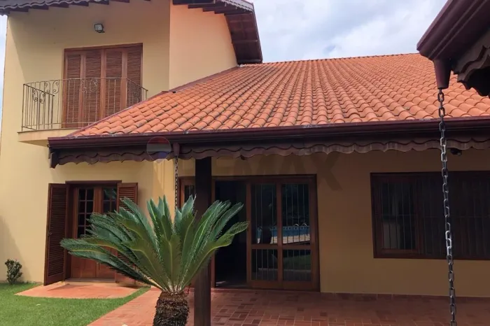 REMAX Aluga casa 5 dormitórios sendo 3 suítes, Jardim das Paineiras, Campinas/SP