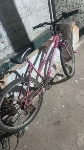 Bicicleta rosa em aro 26