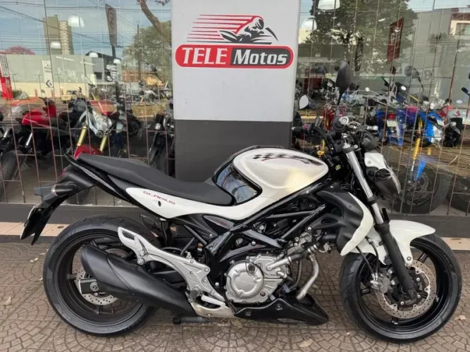 SUZUKI GLADIUS 2015