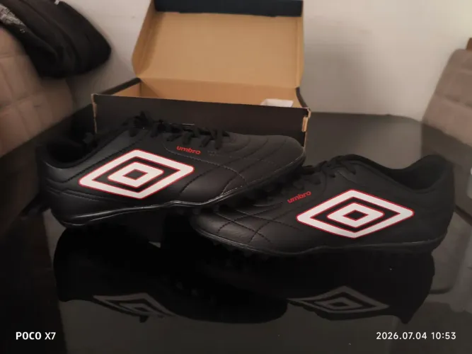 Chuteira society umbro 40