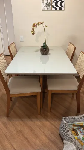 Conjunto mesa e 4 cadeiras