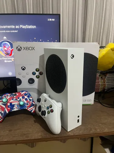 Xbox Series S + 2 controles