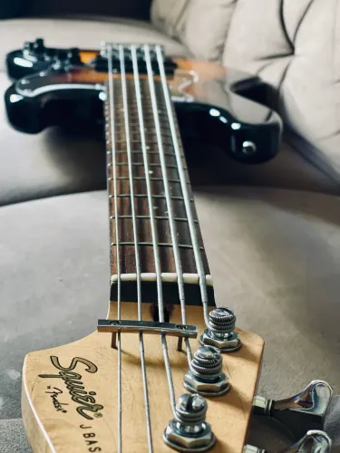 SQUIER JAZZ BASS AFFINITY V CUSTOM MOD
