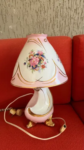Abajur Porcelana Schmidt estilo retro com detalhes dourados