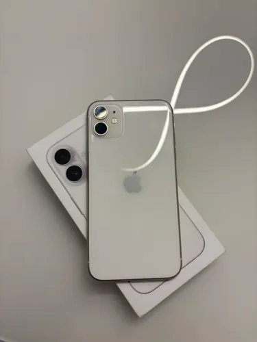 iPhone 11 64GB Branco - Excelente Oportunidade!