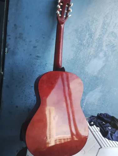 Vendo violão simples bem novinho, para apredis 