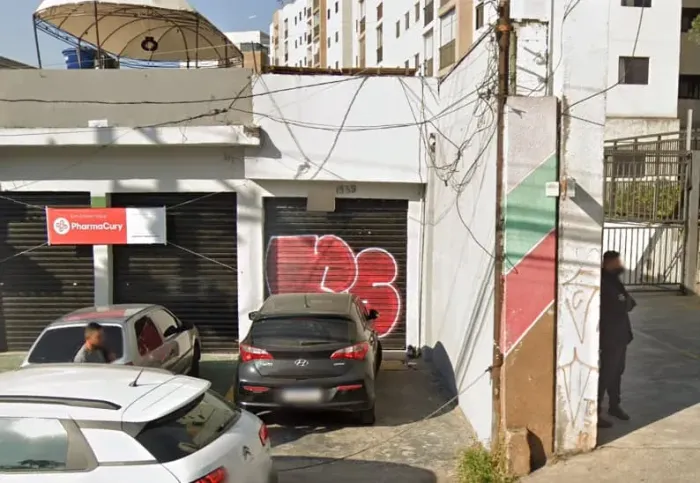 Loja na Avenida Interlagos, 1559  45 m²
