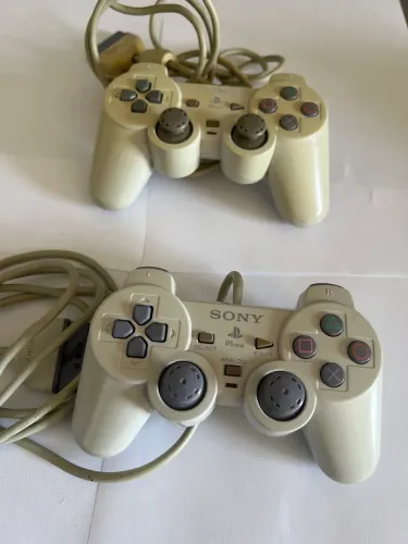 2 controles Sony Dualshock PlayStation 1 original 