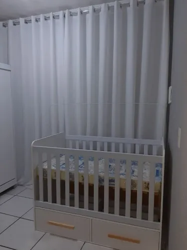 Berço grande com gavetas