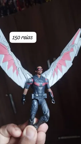 Bonecos Marvel