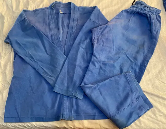 Kimono serve até 1.50 de altura usado 