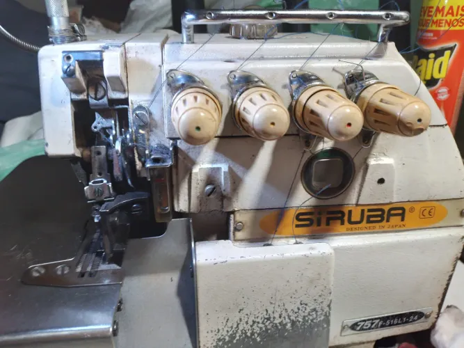 Máquina overlock