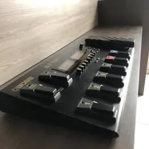 Pedaleira GT-100 BOSS