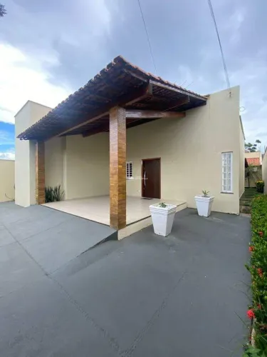Casa com 3 quartos e piscina perto da Avenida Zequinha Freire