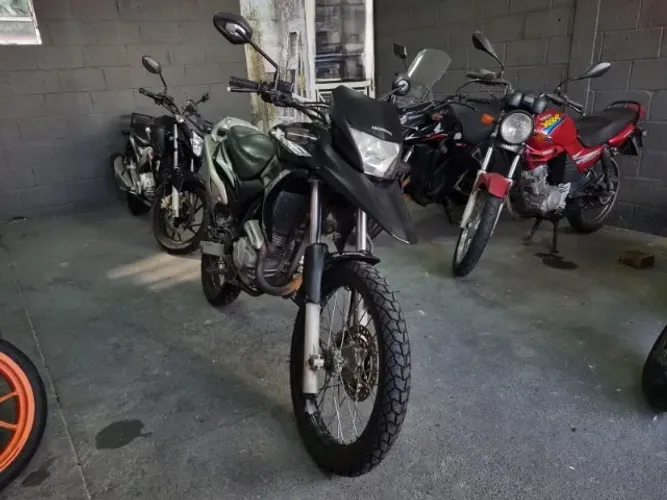 Honda Xre 300 km baixo 2011