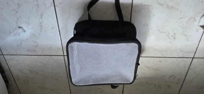 Ração e transportadora para gatos