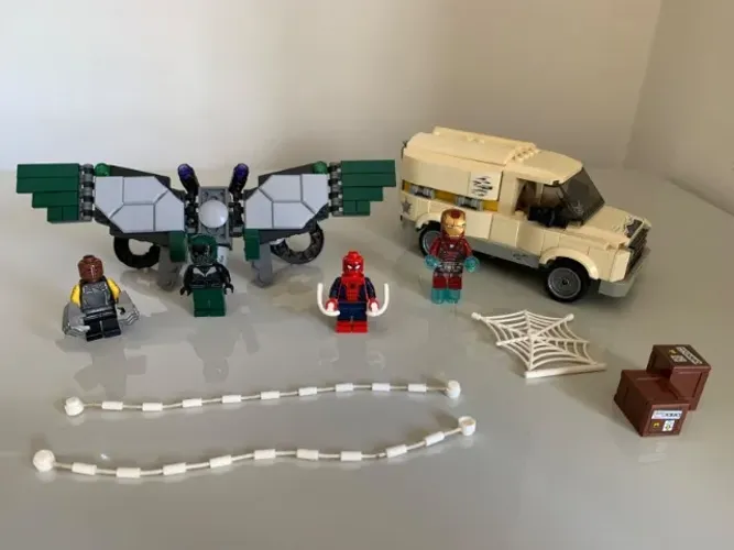 LEGO Marvel Super Heroes 76083 - Beware the Vulture
