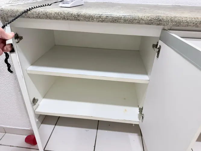 Armário com bancada de granito